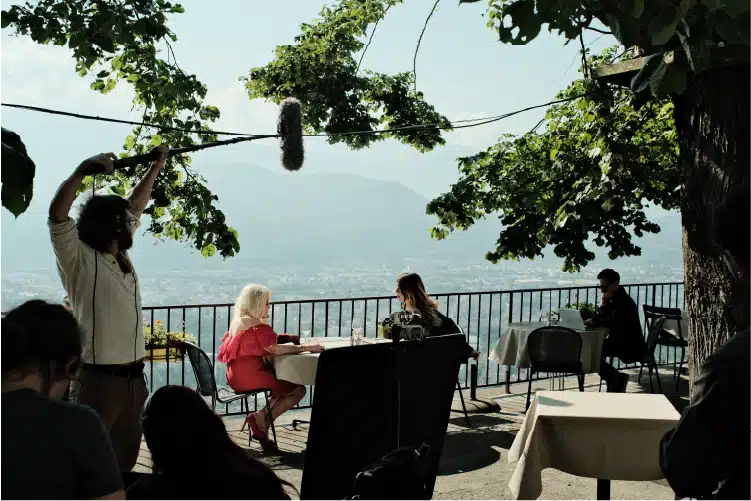 Photo d'une équipe de tournage lors du tournage d'une vidéo de fiction par La Mine Productions